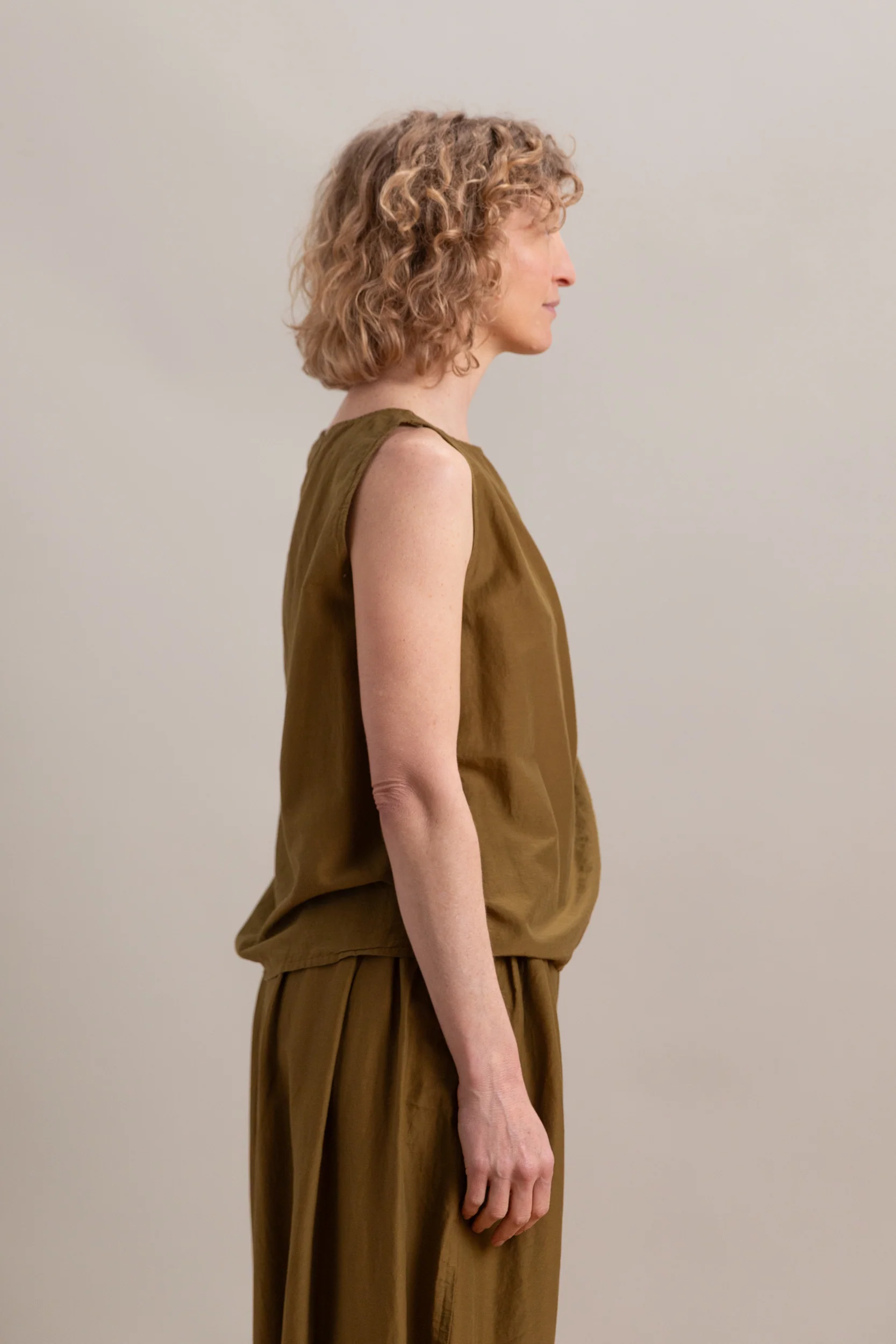 TWISTED TANK TOP IN DARK OLIVE - Image 4
