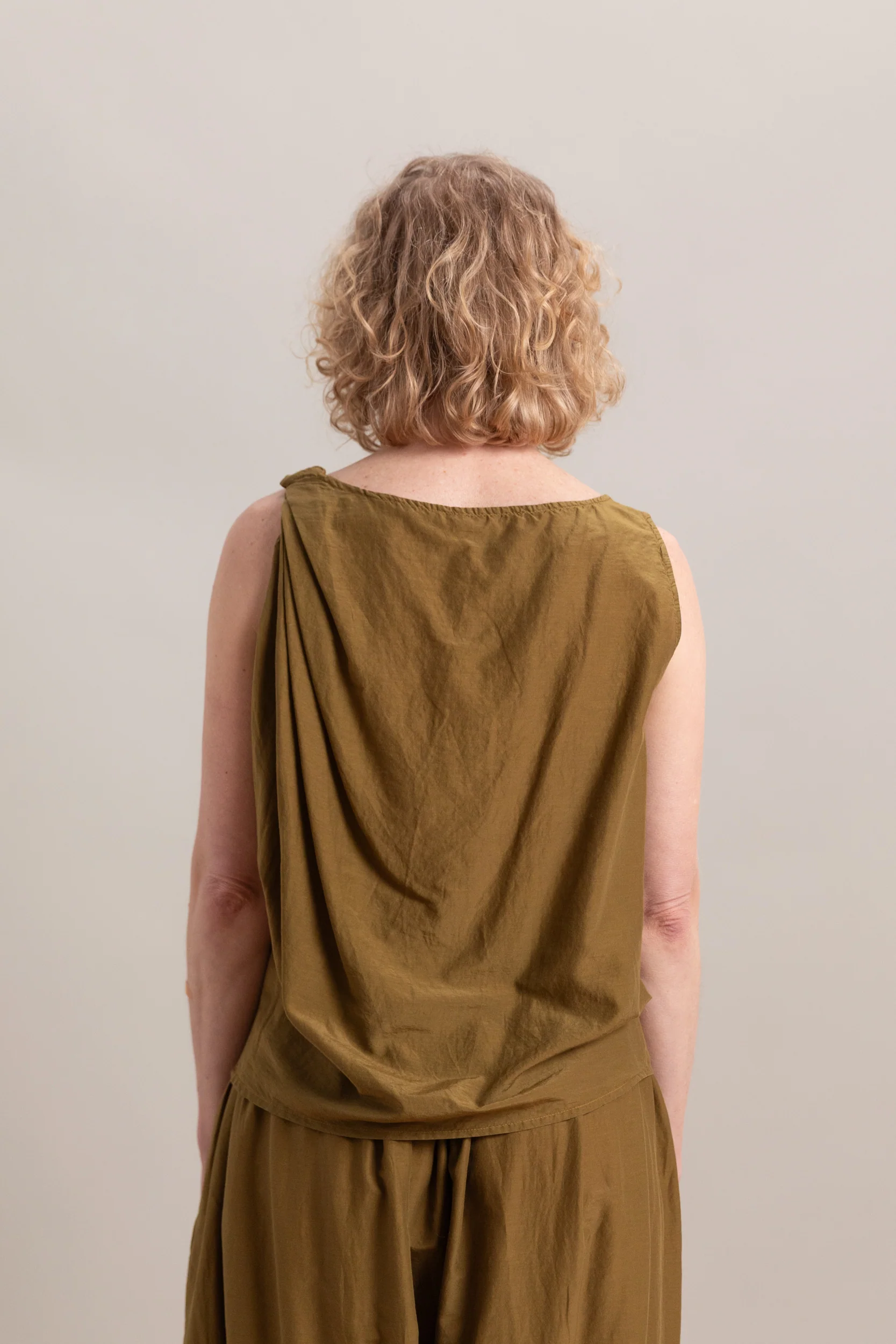 TWISTED TANK TOP IN DARK OLIVE - Image 5