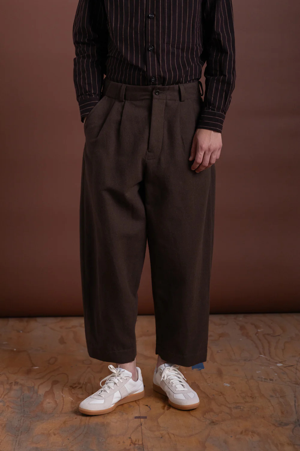TWO PLEAT PANTS IN DARK OLIVE BRUSHED BROKEN TWILL - Image 3