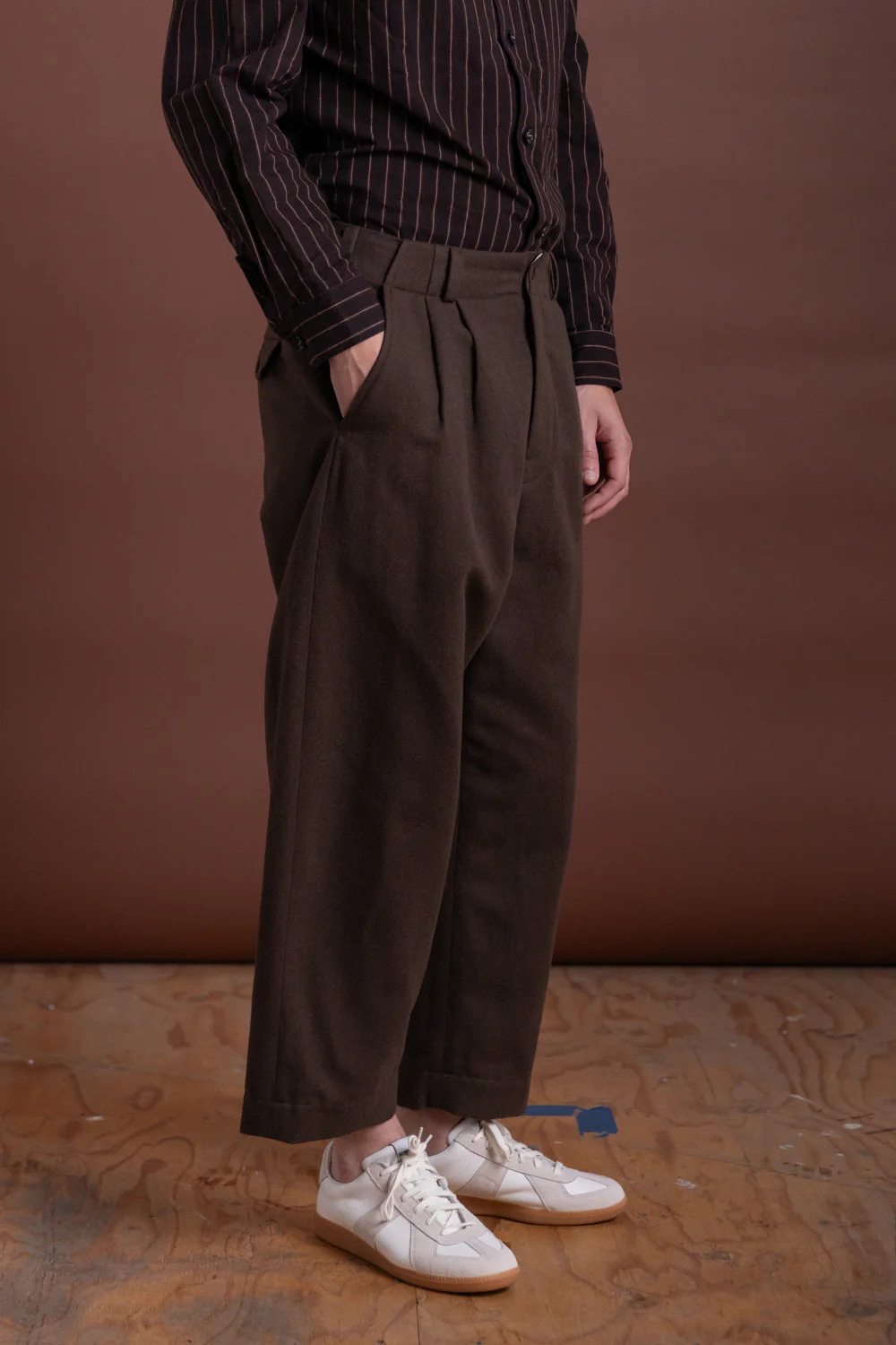 TWO PLEAT PANTS IN DARK OLIVE BRUSHED BROKEN TWILL - Image 5