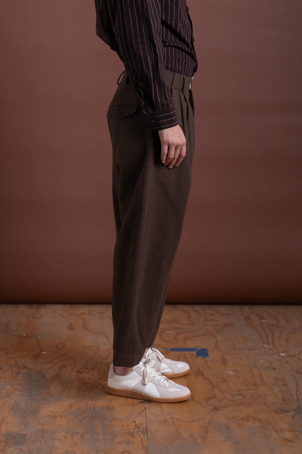 TWO PLEAT PANTS IN DARK OLIVE BRUSHED BROKEN TWILL - Image 6
