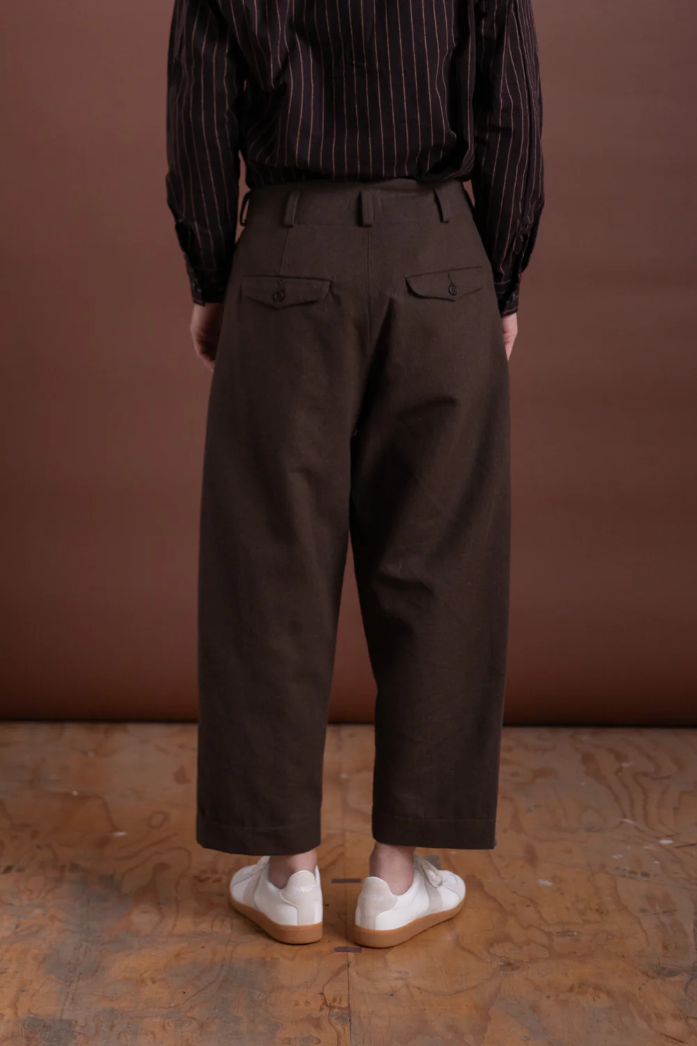 TWO PLEAT PANTS IN DARK OLIVE BRUSHED BROKEN TWILL - Image 7