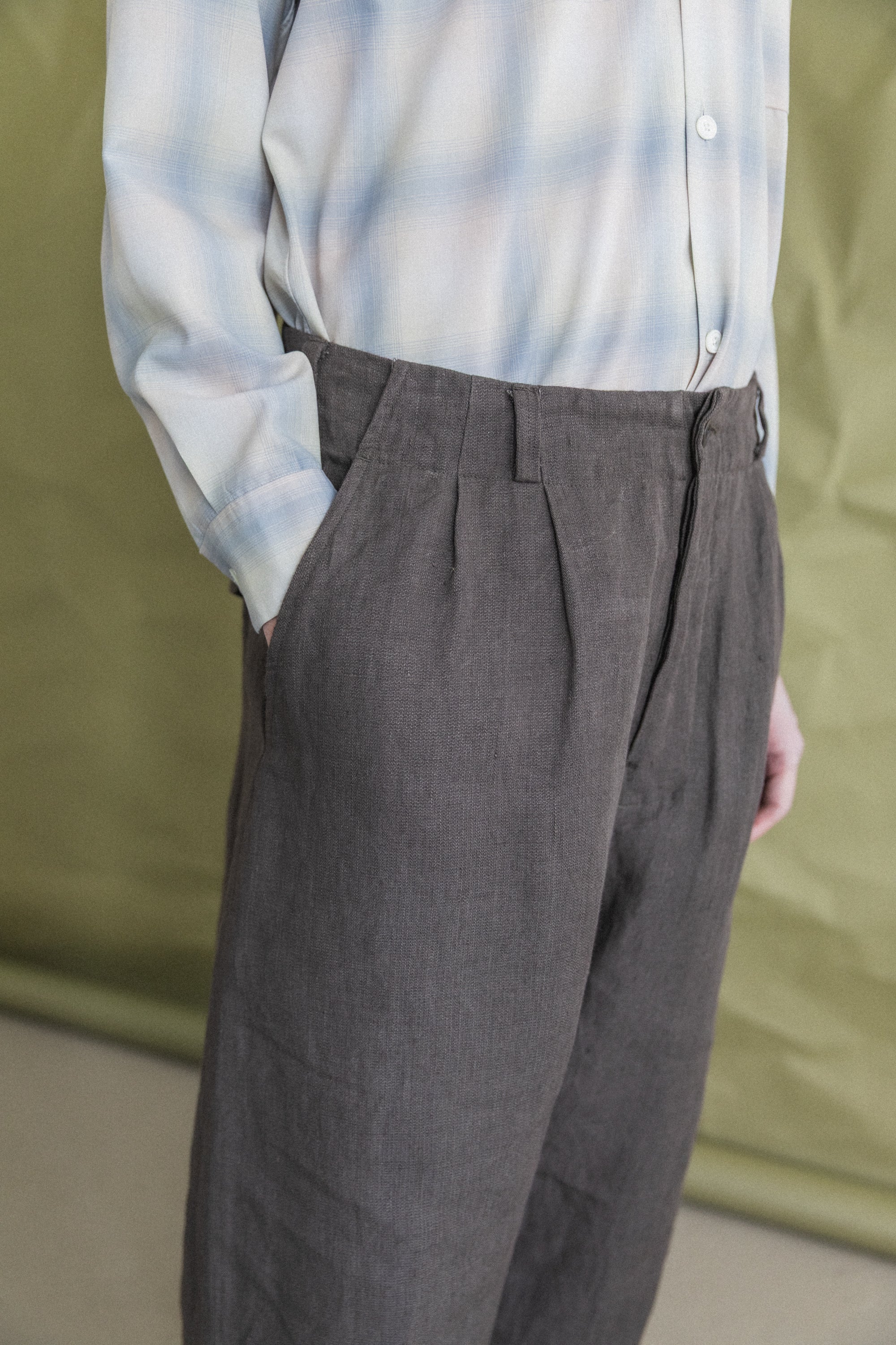 TWO PLEAT PANTS SHALE GREY DOBBY WEAVE HEMP - Image 3