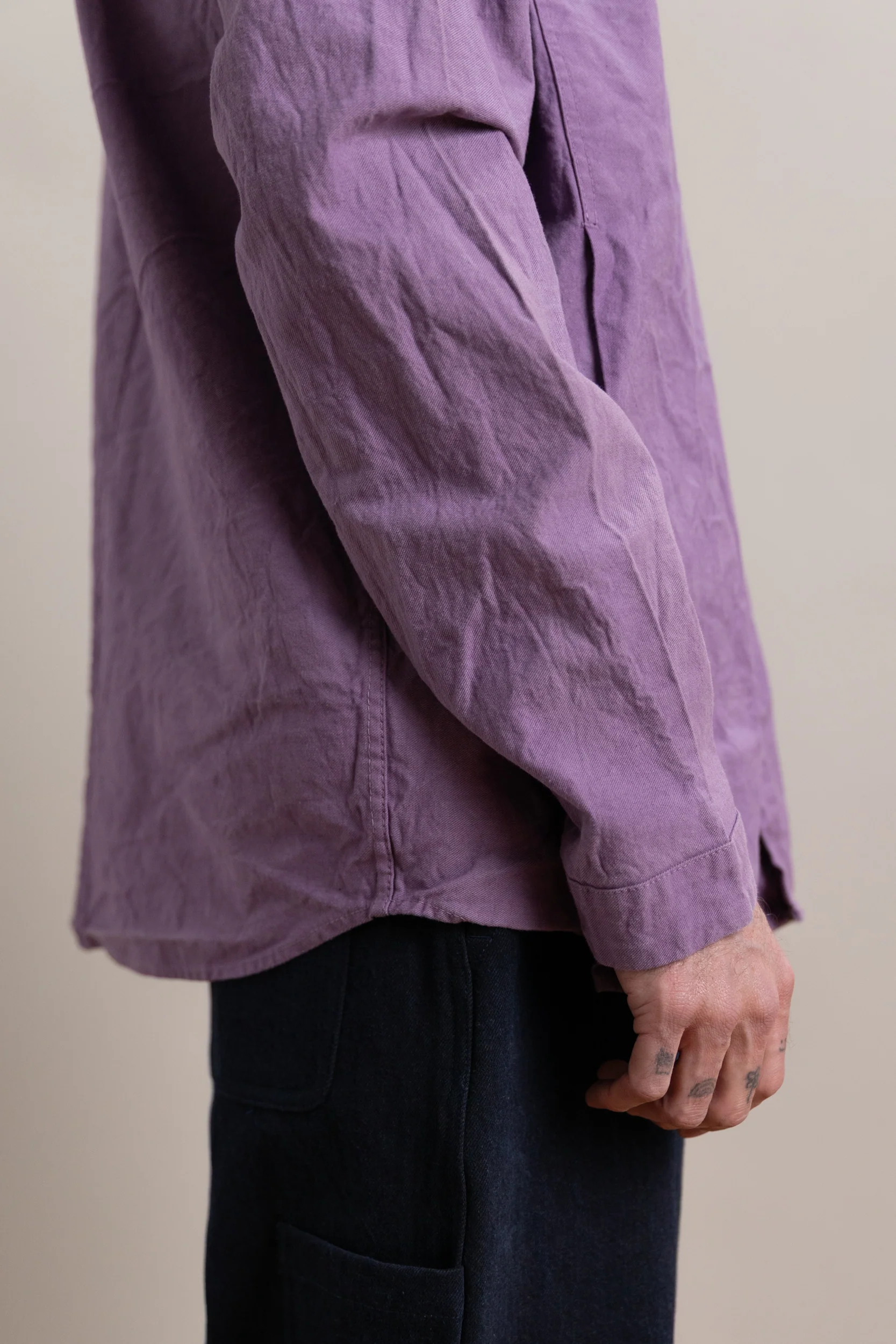 TYPE 401 PLEAT POCKET SHIRT IN PURPLE LOGWOOD COTTON DROPCLOTH - Image 4