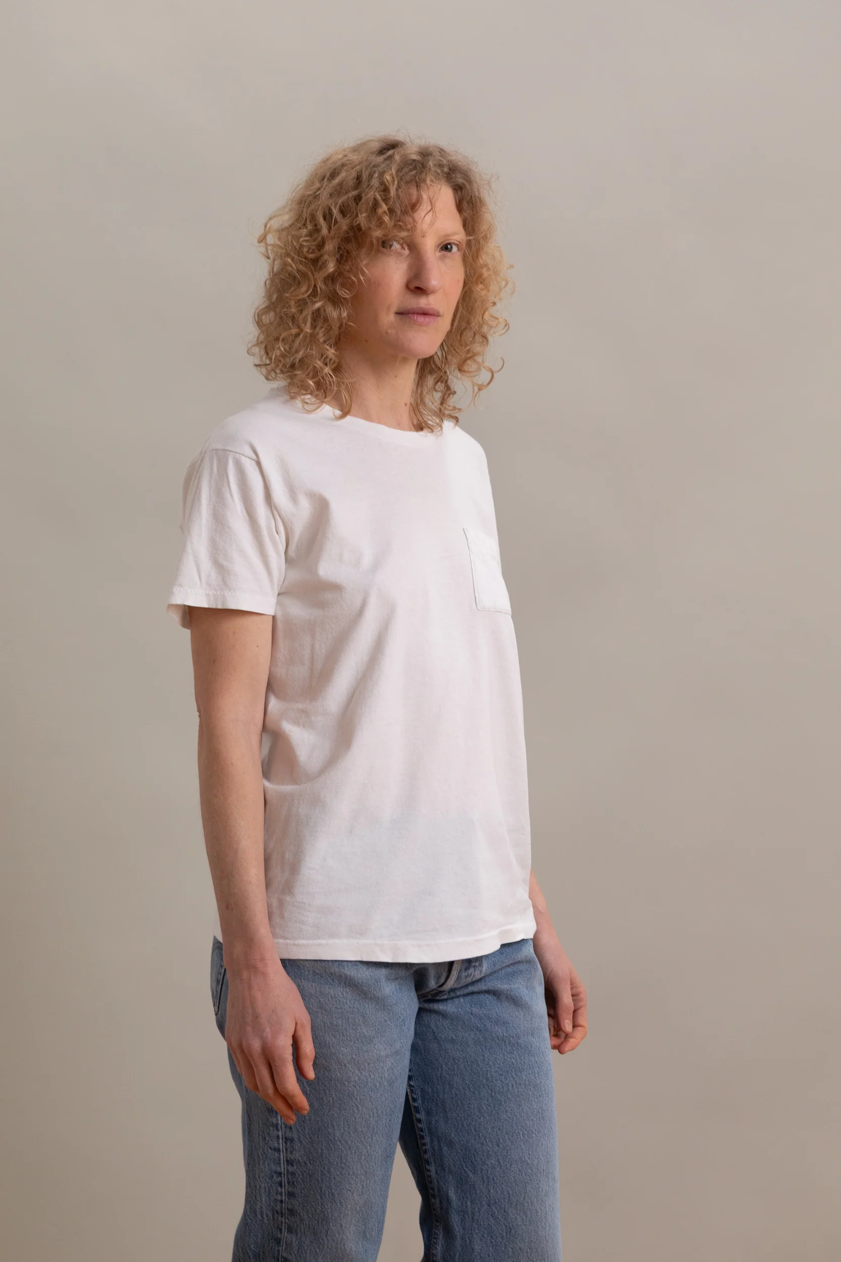 VINTAGE WHITE TEE 48 - Image 3