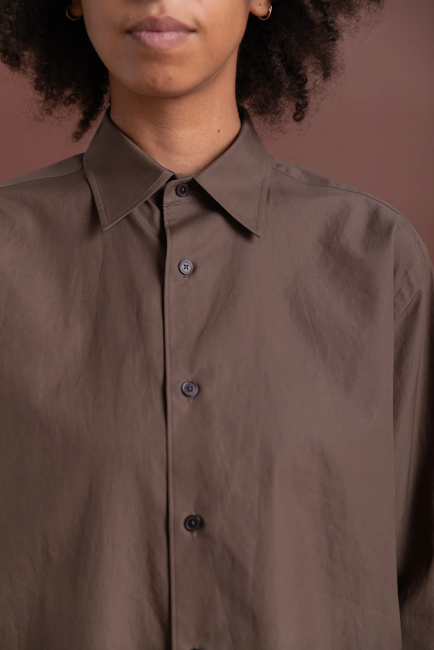WASHED FINX TWILL SHIRT IN BROWN - Image 3