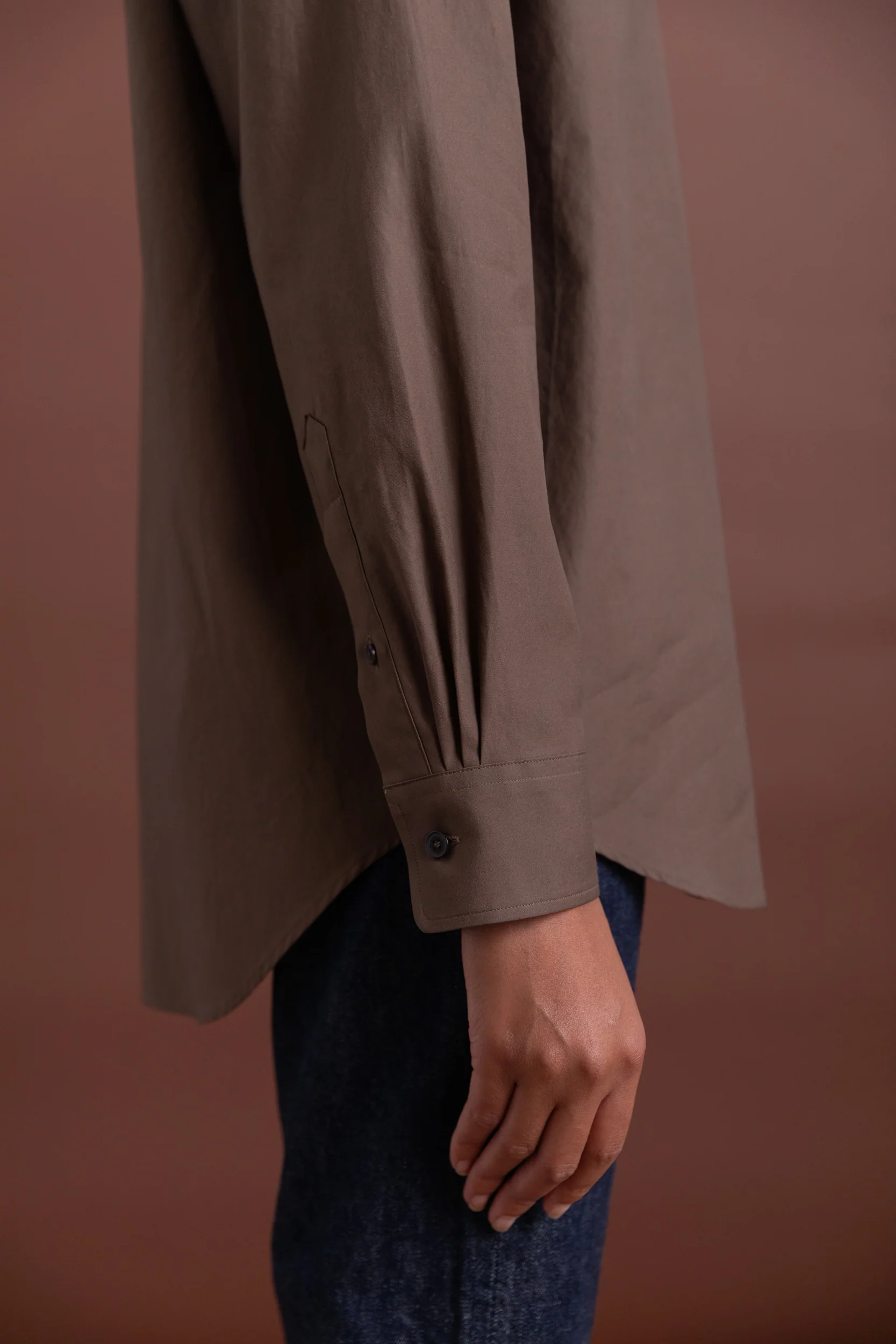 WASHED FINX TWILL SHIRT IN BROWN - Image 8
