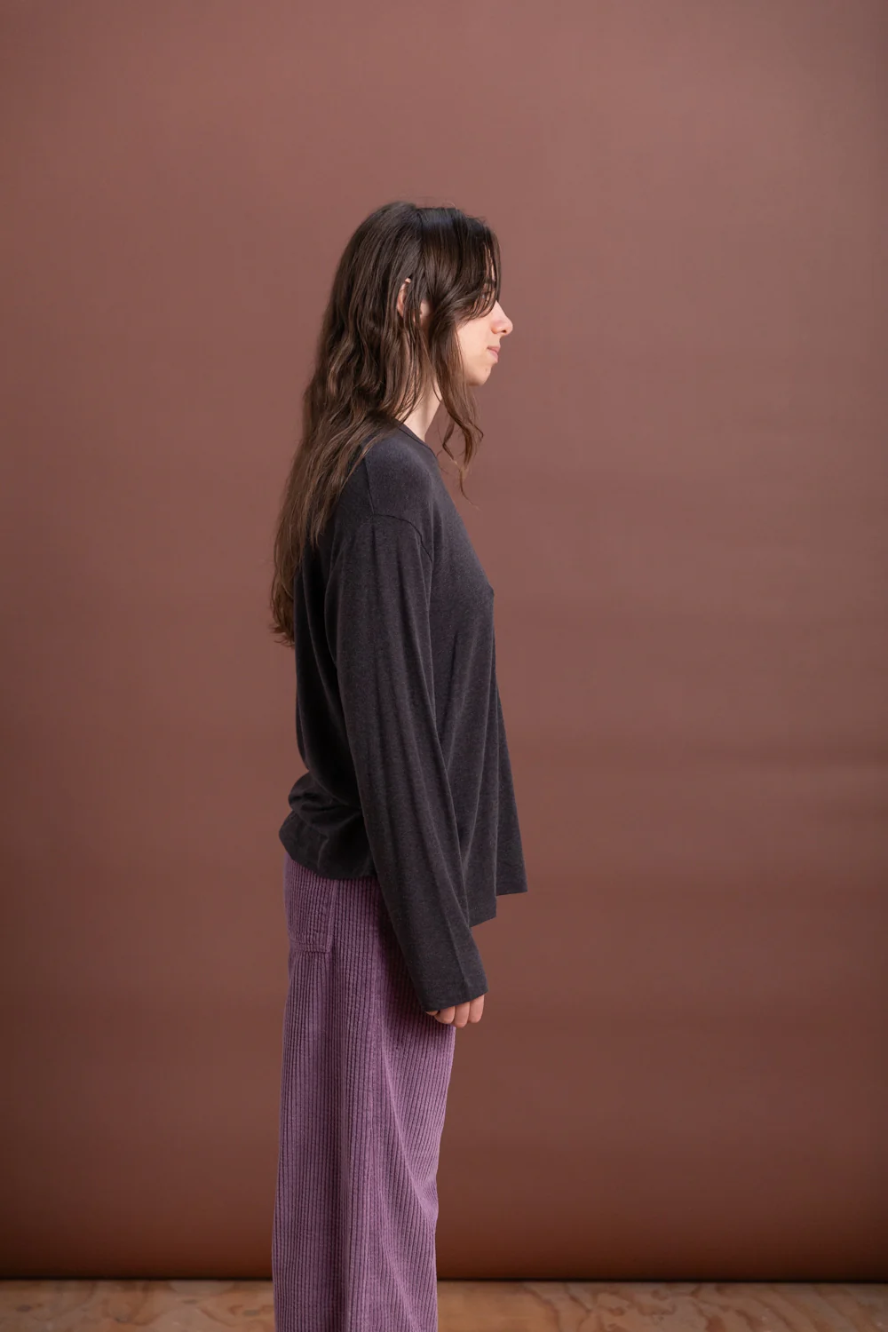 WOOL COTTON JERSEY T-SHIRT IN CHARCOAL - Image 5
