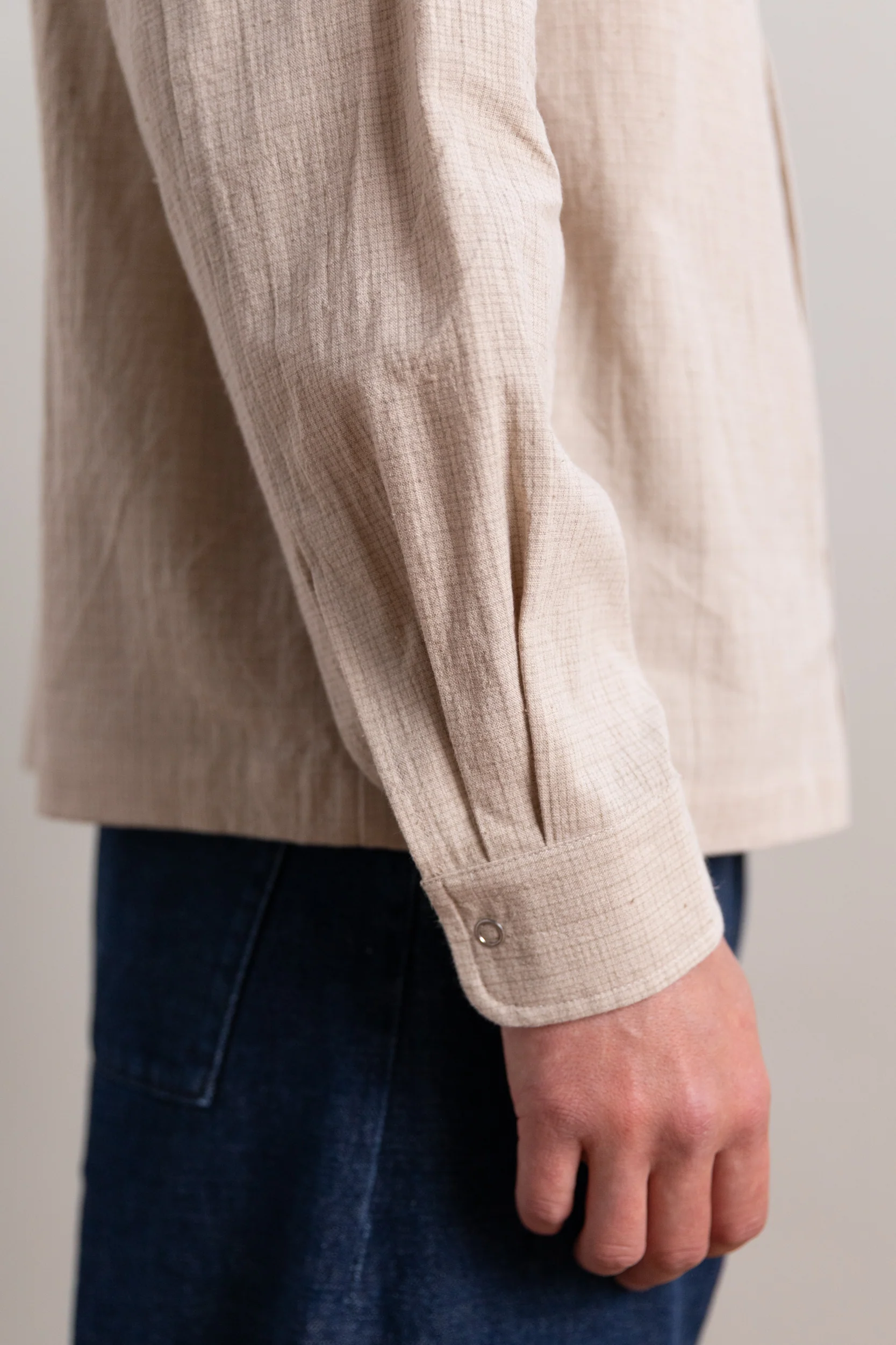 WORKSHOP SHIRT IN NATURAL GRID COTTON LINEN GINGHAM - Image 4