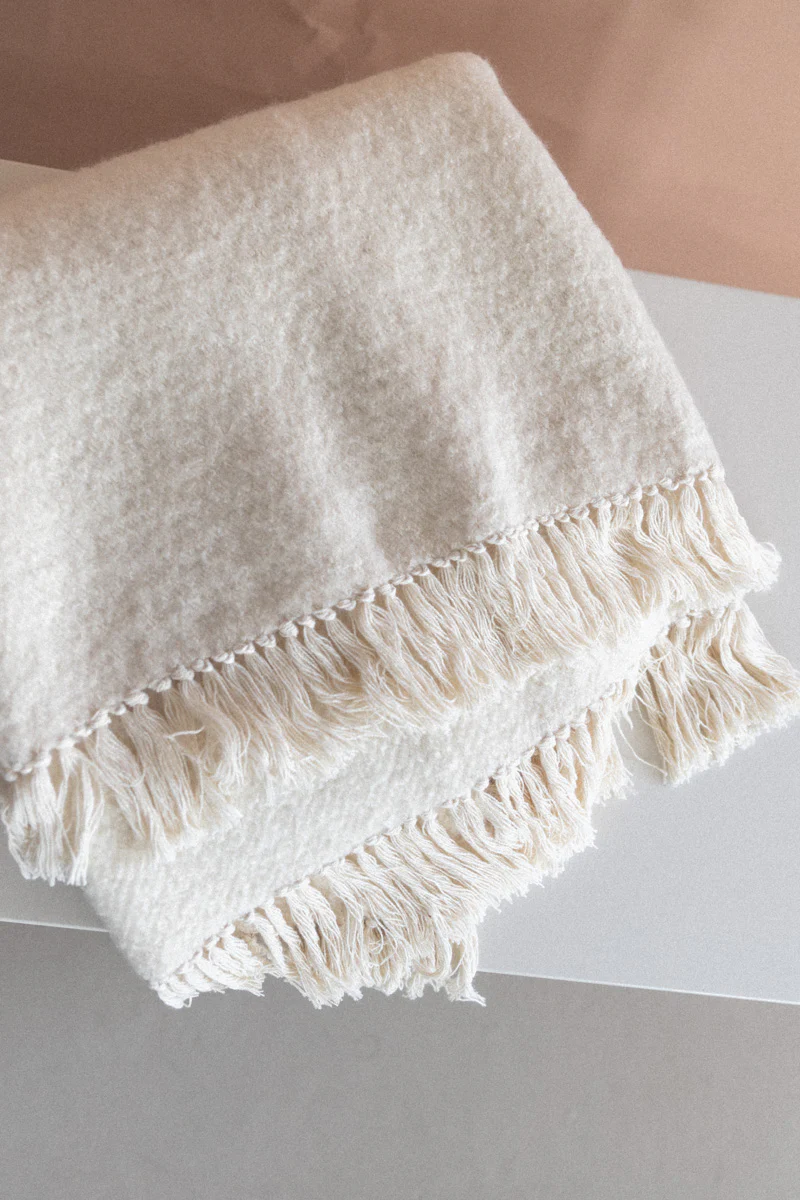 WOVEN WOOL AND COTTON PLUM SCARF IN IVORY - Image 6